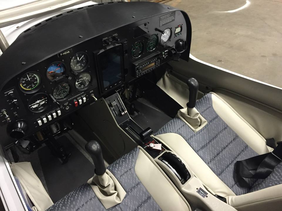 Cockpit DA40